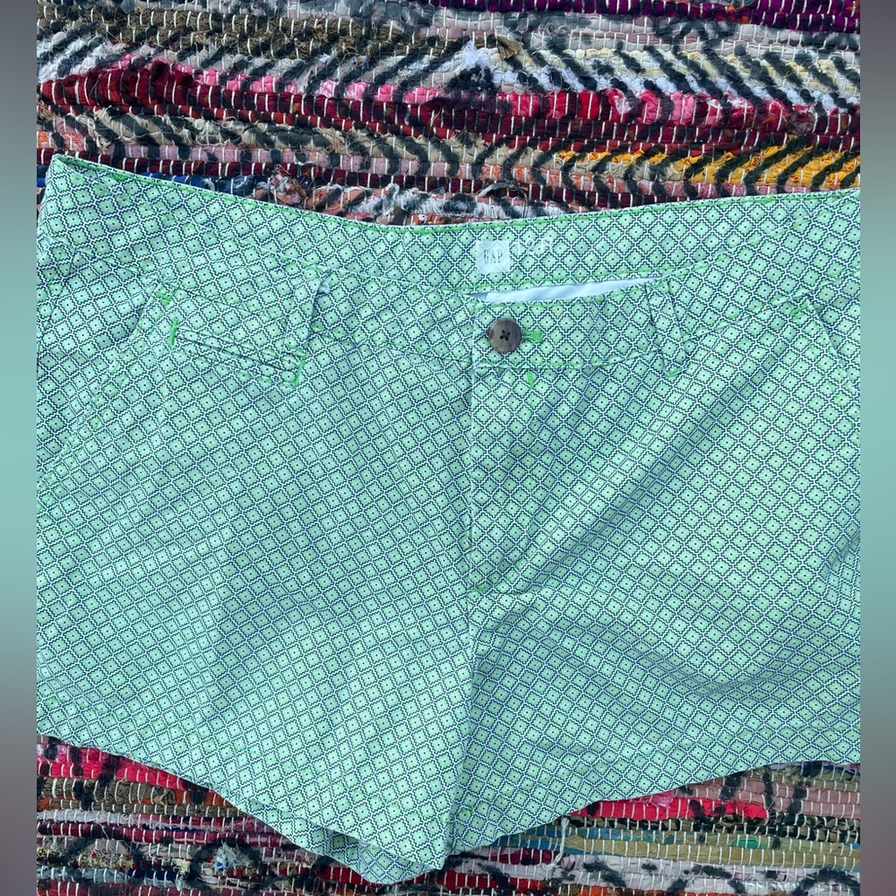 GAP shorts
